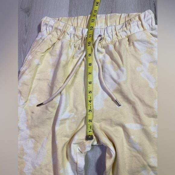 ASOS DESIGN (Set) Tie Dye Sweatshirt & Jogger Set, Butter/White, Size 6
K - Picture 13 of 16